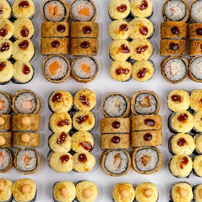 Сет Горячая классика в Филка роллы по цене 3351 ₽