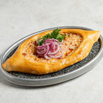 Хачапури с куриным филе, сыром и вялеными томатами в Бурка по цене 525 ₽