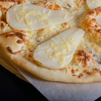 Пицца Груша Горгонзола в Ваф и Раф по цене 550 ₽