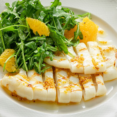 Тушка кальмара на гриле в Old Whale pub по цене 990 ₽