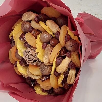 Букет с сухофруктами и орехами в Buketonline - Съедобные букеты и клубника в шоколаде по цене 3300 ₽