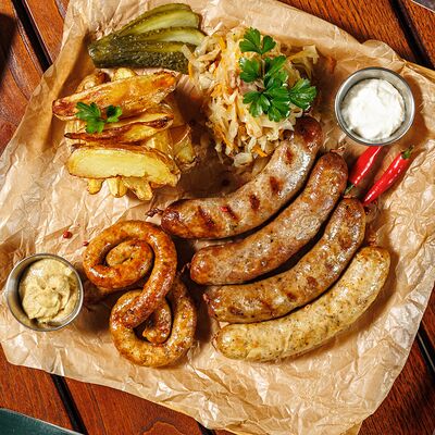 Сет колбасок по-чешски в Моравия по цене 2795 ₽