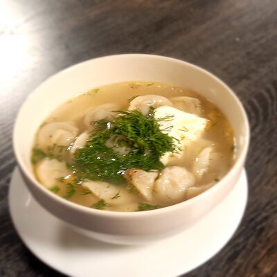 Пельмени из говядины с бульоном в Ясин по цене 350 ₽