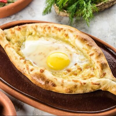 Хачапури по-аджарски в Винегрет по цене 680 ₽