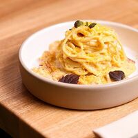 Спагетти Карбонара с боттаргой из желтка в Vivezza