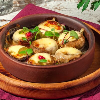 Жареные грибы под сыром сулугуни в Кацо по цене 435 ₽