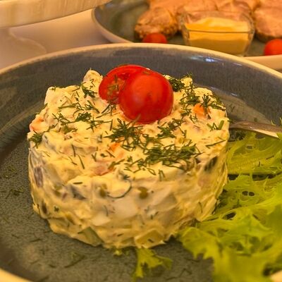 Оливье с говядиной в Сандро по цене 840 ₽