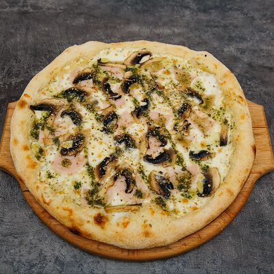 Пицца Курица-грибы в Грин бар по цене 690 ₽