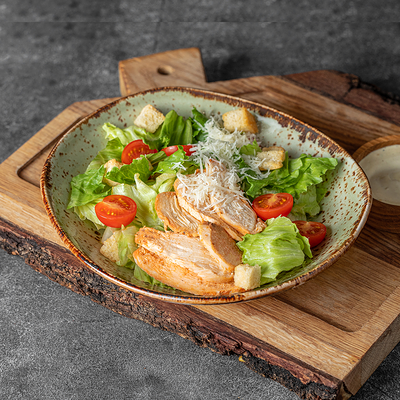 Салат Цезарь с курицей в Стейк & Бургер Мираторг по цене 450 ₽