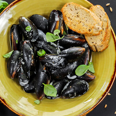 Мидии с томатами и оливками в Rast Pub по цене 990 ₽