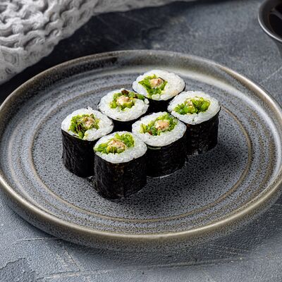 Мини-ролл с чукой в Суши и Точка по цене 214 ₽