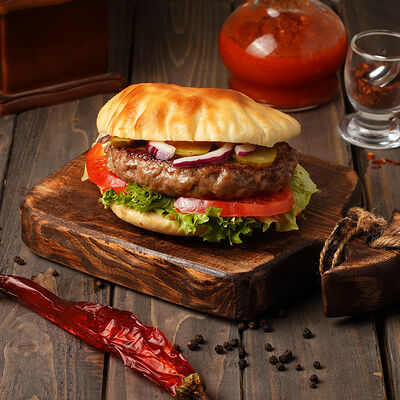 Плескавица Говяжья в Балкан Гриль Вкус Сербии по цене 850 ₽