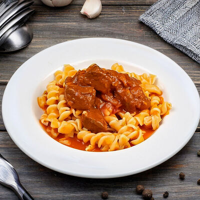 Макароны с гуляшомв Метелица по цене 320 ₽