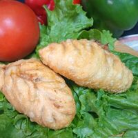 Хушуур с мясом и помидоромв Марсель