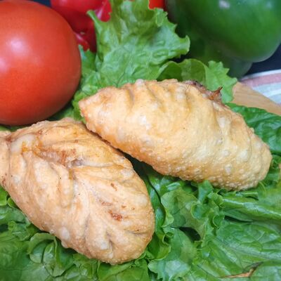 Хушуур с мясом и сыром 2 шт. в Марсель по цене 325 ₽