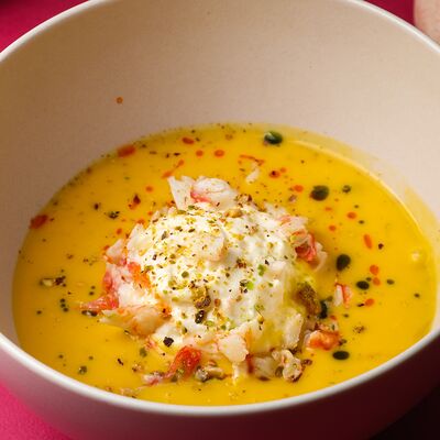 Тыквенный крем-суп с крабом и сырным муссом в SAGA по цене 680 ₽