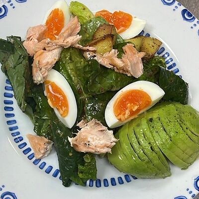 Салат с подкопченым лососем в Befana Italiana по цене 1300 ₽