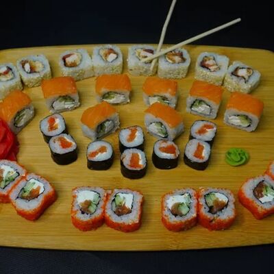 Сет №2 в Yo! Sushi по цене 2050 ₽