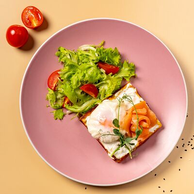 Картофельная вафля с семгой в Корица по цене 470 ₽