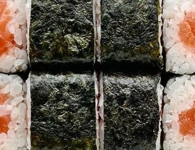 Маки ролл с лососем в Papaya по цене 564 ₽