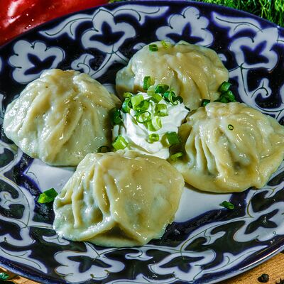 Манты с бараниной в Бахор по цене 420 ₽