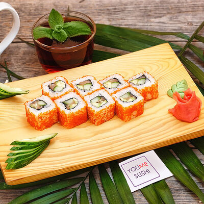 Калифорния с лососем в YouMeSushi по цене 500 ₽