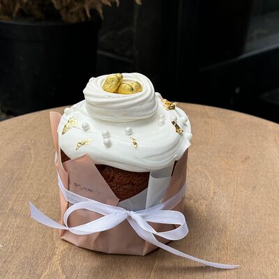 Кулич творожный с вишней гнездо в По кофе по цене 1600 ₽