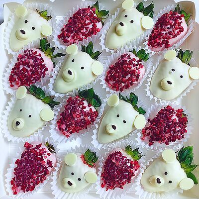 Набор клубника в шоколаде мишкив Мос клубника в шоколаде по цене 3700 ₽