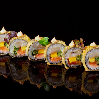 Ролл Сакура в Yo! curry & sushi по цене 860 ₽