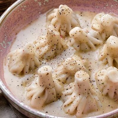 Мини-хинкали с говядиной и свининой в перечном соусе в Дади по цене 485