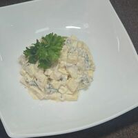 Салат с ананасами в Пицца Коно