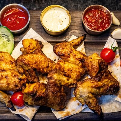 Куриные крылышки в Мангал & Кебаб по цене 126 ₽