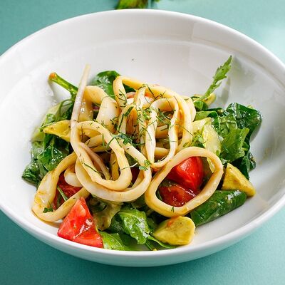 Салат с кальмаром в соусе терияки в Кукумбер по цене 790