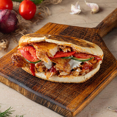 Донер с курицей в багете в НАШ Шеф Донер по цене 429 ₽