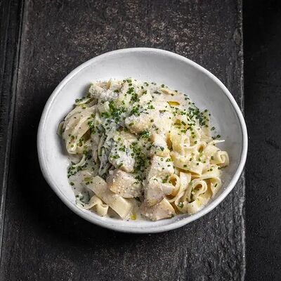 Фетучини с белыми грибами и трюфельным соусом в Техникум по цене 850 ₽