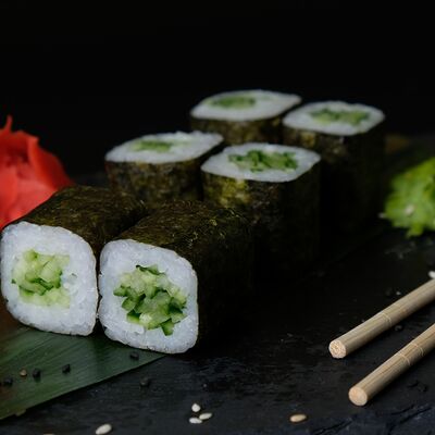 Хосомаки с огурцом в Caviar Rolls по цене 169 ₽