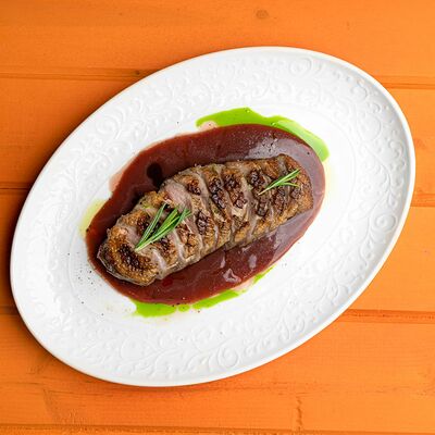 Утиная грудка в Сорренто by Novikov по цене 1040 ₽