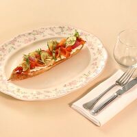 Багет с форелью и вялеными томатамив Моне