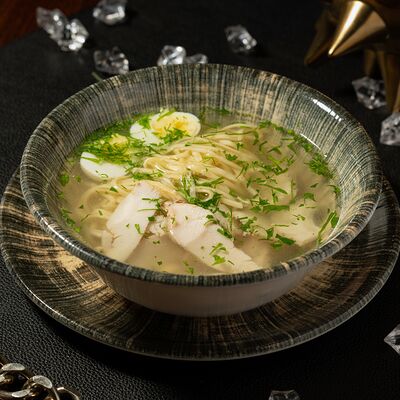 Суп-лапша с цыпленком и зеленью в Giorgio Suluguni по цене 530 ₽