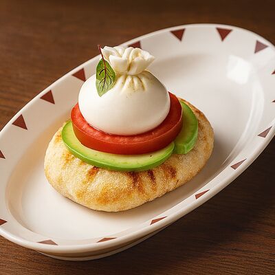 Буррата с томатами и авокадо на воздушной ватрушкев ЮжанеГорожане по цене 718 ₽