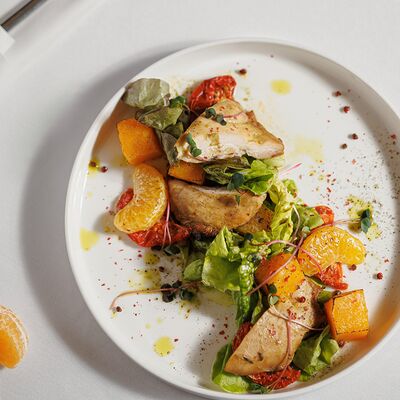 Салат с пряной курицей, тыквой и мандарином в Four по цене 590 ₽