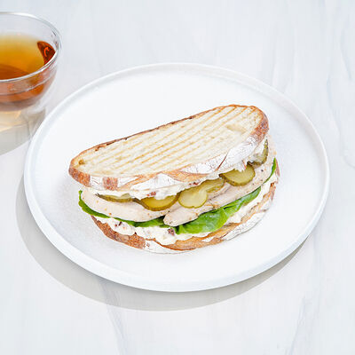 Сэндвич с индейкой и вялеными томатами в Магбургер & Братья Караваевы по цене 225