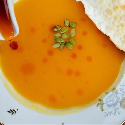 Тыквенный крем-суп с креветками в Алубали - вкус Грузии по цене 590 ₽