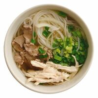 Бун-Бо с говядиной и рисовой лапшой Бун в Нэм Фо