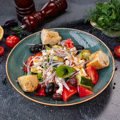 Салат греческий с хрустящей чиабаттой в КРЫША по цене 890 ₽