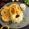 Шницель куриный с луковыми кольцами и картофельным пюре в Сытый Лось по цене 670