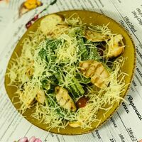 Салат Цезарь с куриной грудкой гриль в Pizza*Pasta*Wok