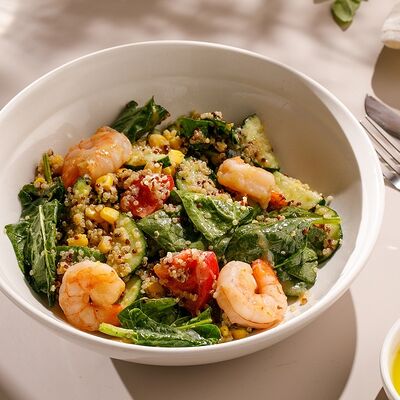 Салат с креветками и киноа в Кукумбер по цене 650 ₽