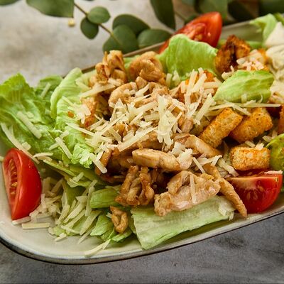 Салат Цезарь с курицей в Sushist по цене 490 ₽