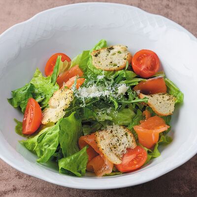 Цезарь с лососем в Chento по цене 740 ₽